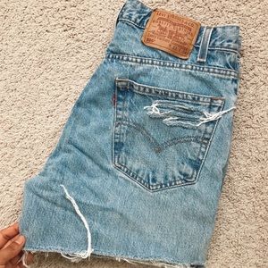 Light wash Levi shorts!